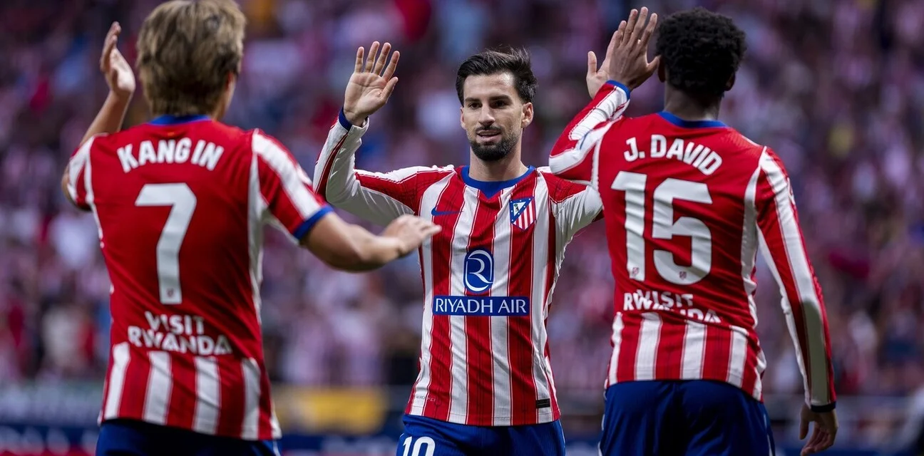 Alex Baena, Lee Kang in and Jonathan David congratulate one another after scoring against Osasuna