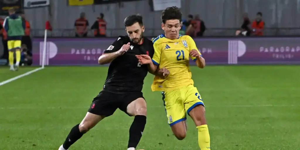 Georgia and Ukraine players in a battle for the ball