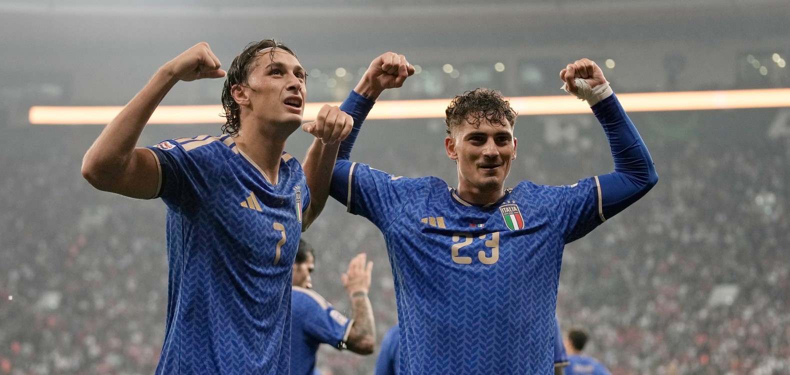 Esposito brothers celebrating Italy's goal against Turkiye