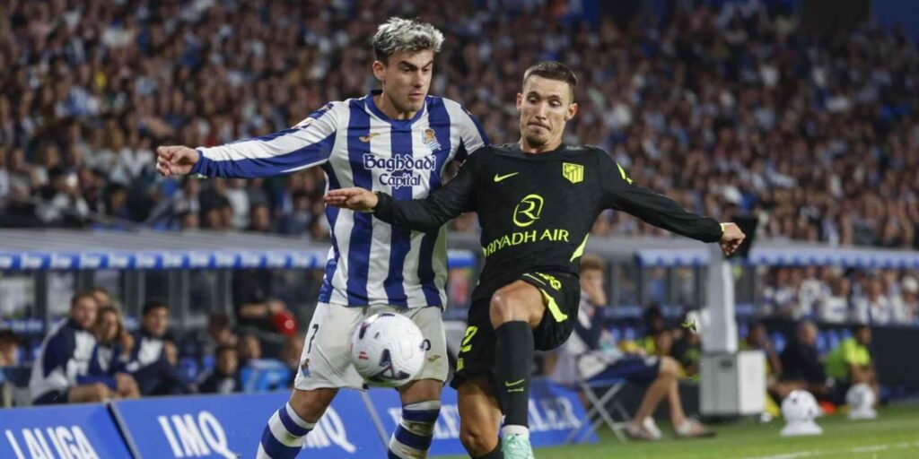Real Sociedad and Atletico Madrid players in a battle for the ball
