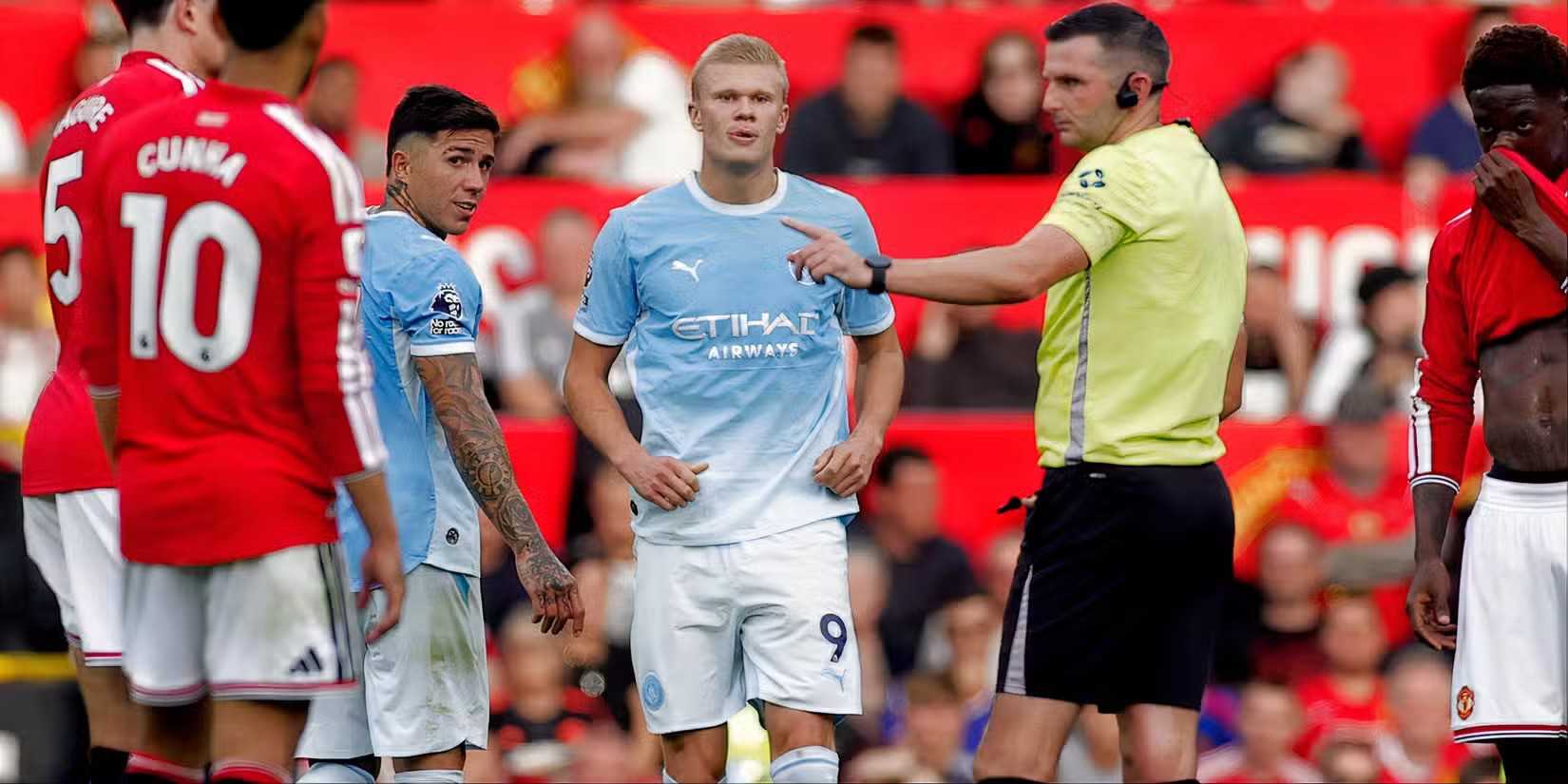 Players and referee waiting VAR to confirm whether Haaland's goal should stand