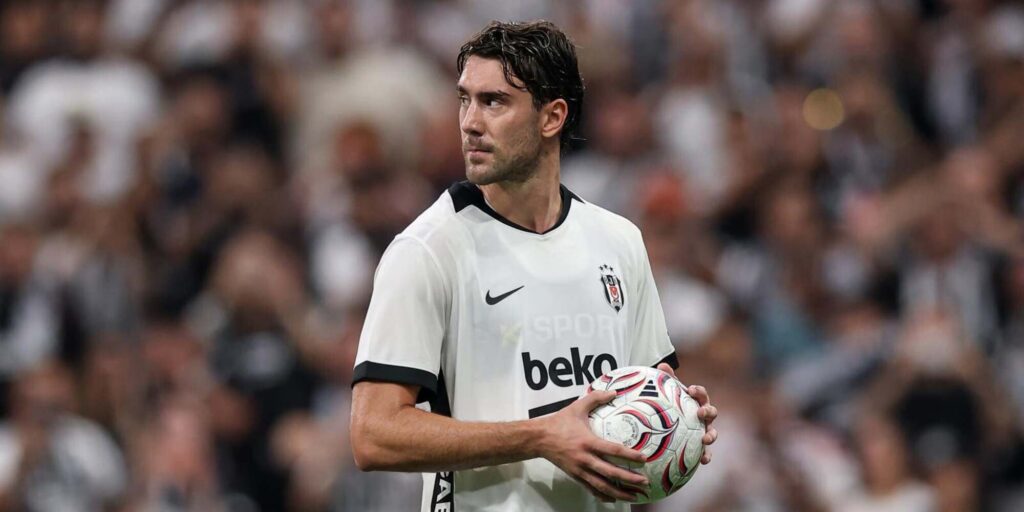 Dusan Vlahovic in Besiktas shirt
