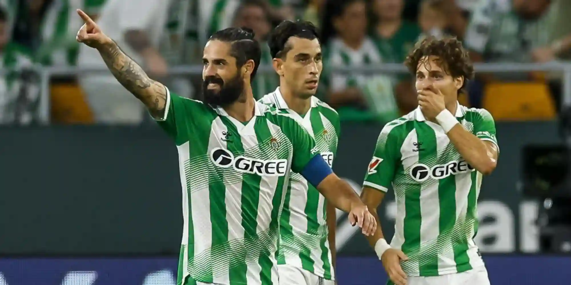 Isco points to the stands after scoring for Betis against Osasuna