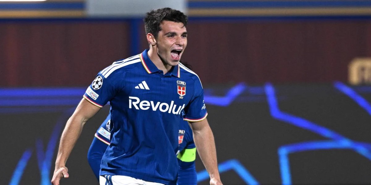 Como striker Anastasios Douvikas