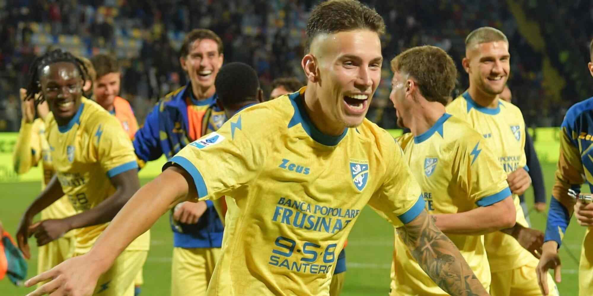 Frosinone players celebrate their 5-1 victory over Lecce
