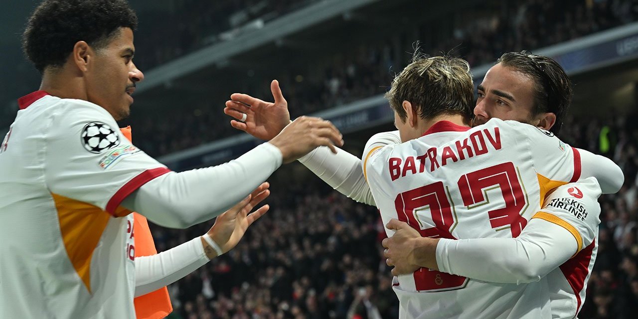 Galatasaray players celebrate after scoring against Lille