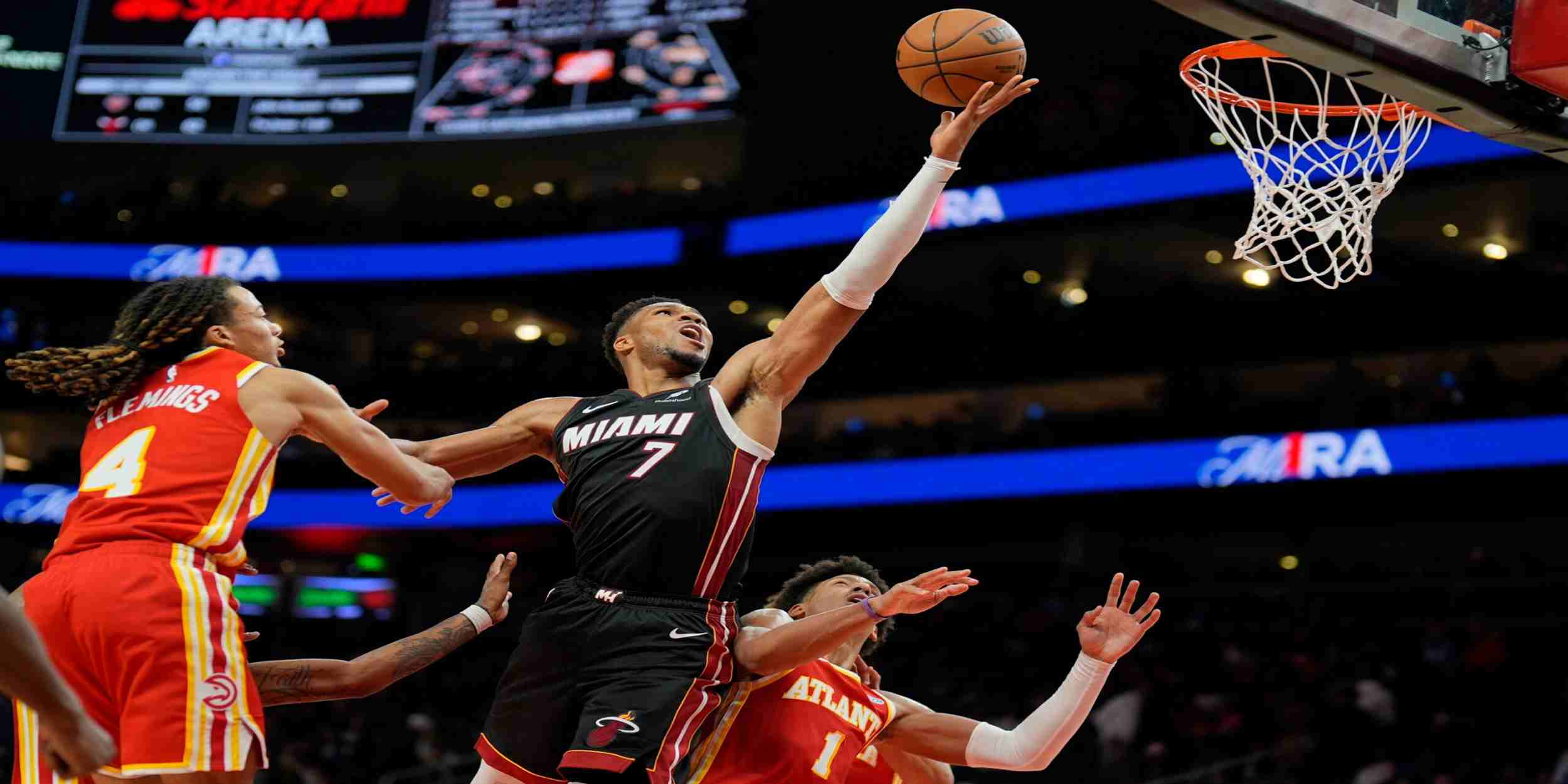 Giannis Antetokounmpo attacking Atlanta Hawks' basket