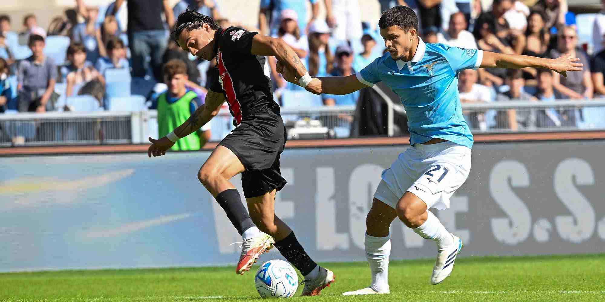 Lazio and Monza players in a battle for the ball