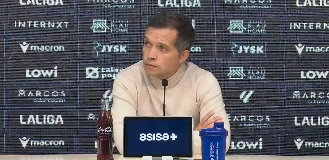 Levante head coach Luis Castro
