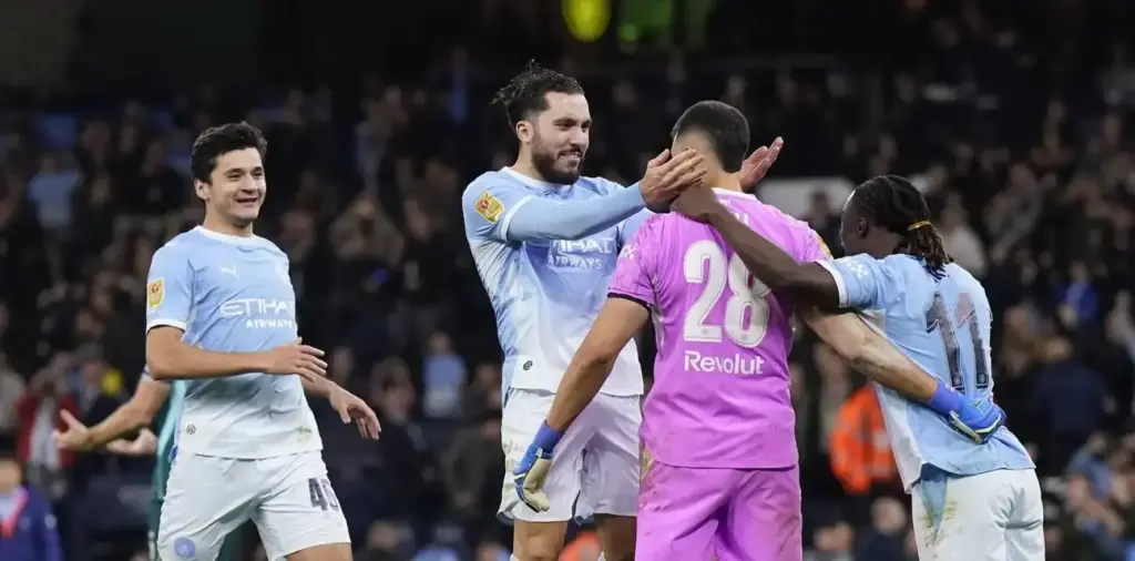 Manchester City player congratulating Geronimo Rulli after saving a penalty from a Brighton player