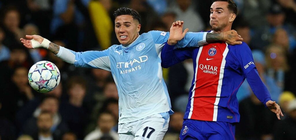 Enzo Fernandez and Fabian Ruiz in a battle for the ball
