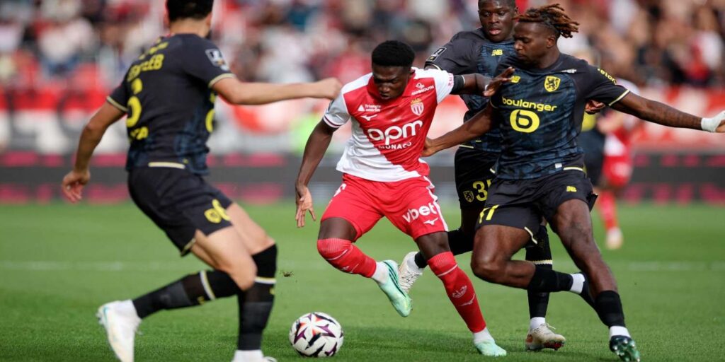 Monaco and Lille players in a battle for the ball