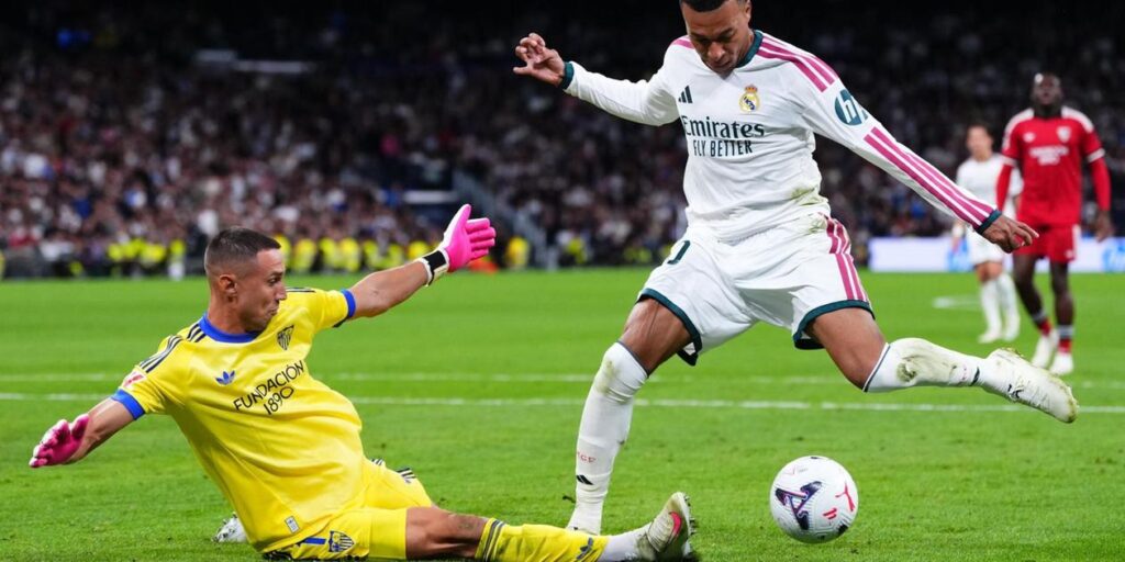 Kylian Mbappe rounding Sevilla's goalkeeper before scoring