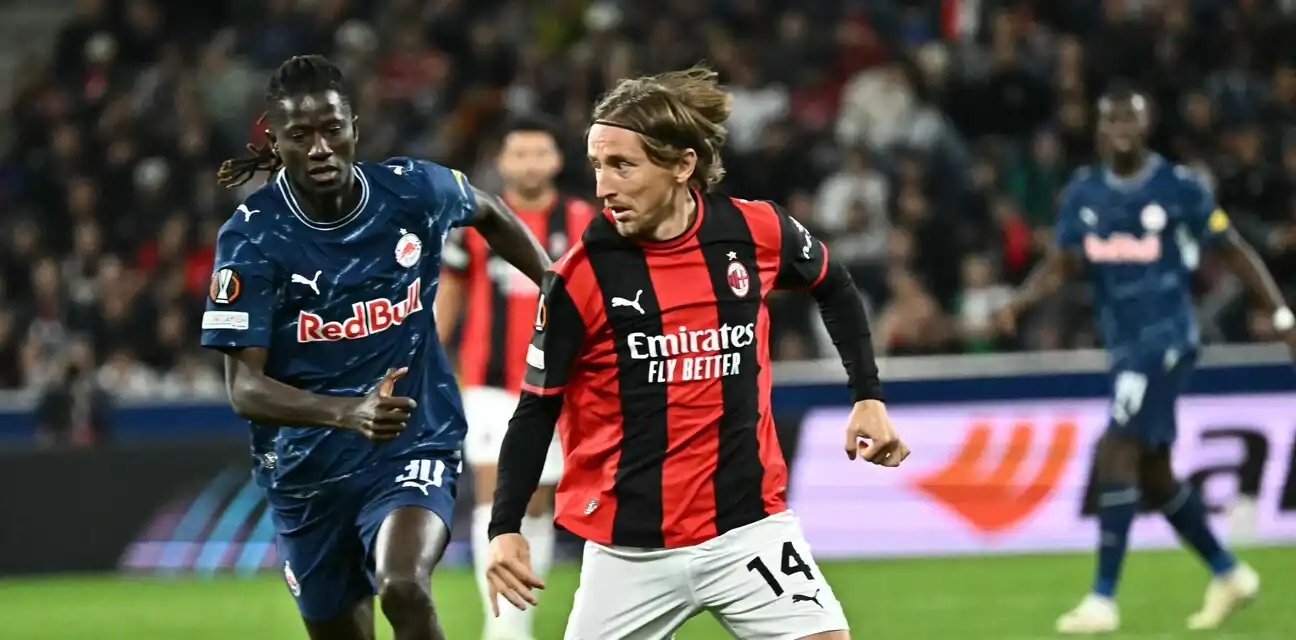 Luka Modric chased by a Salzburg opponent
